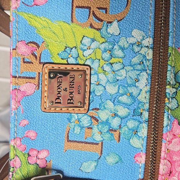 NWT Dooney & Bourke Hydrangea Monogram Shopper - Picture 3 of 15